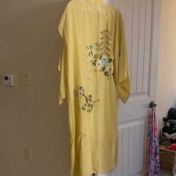 Vintage Silk Yellow Floral Embroidered Japanese Kimono - Picture 2 of 7